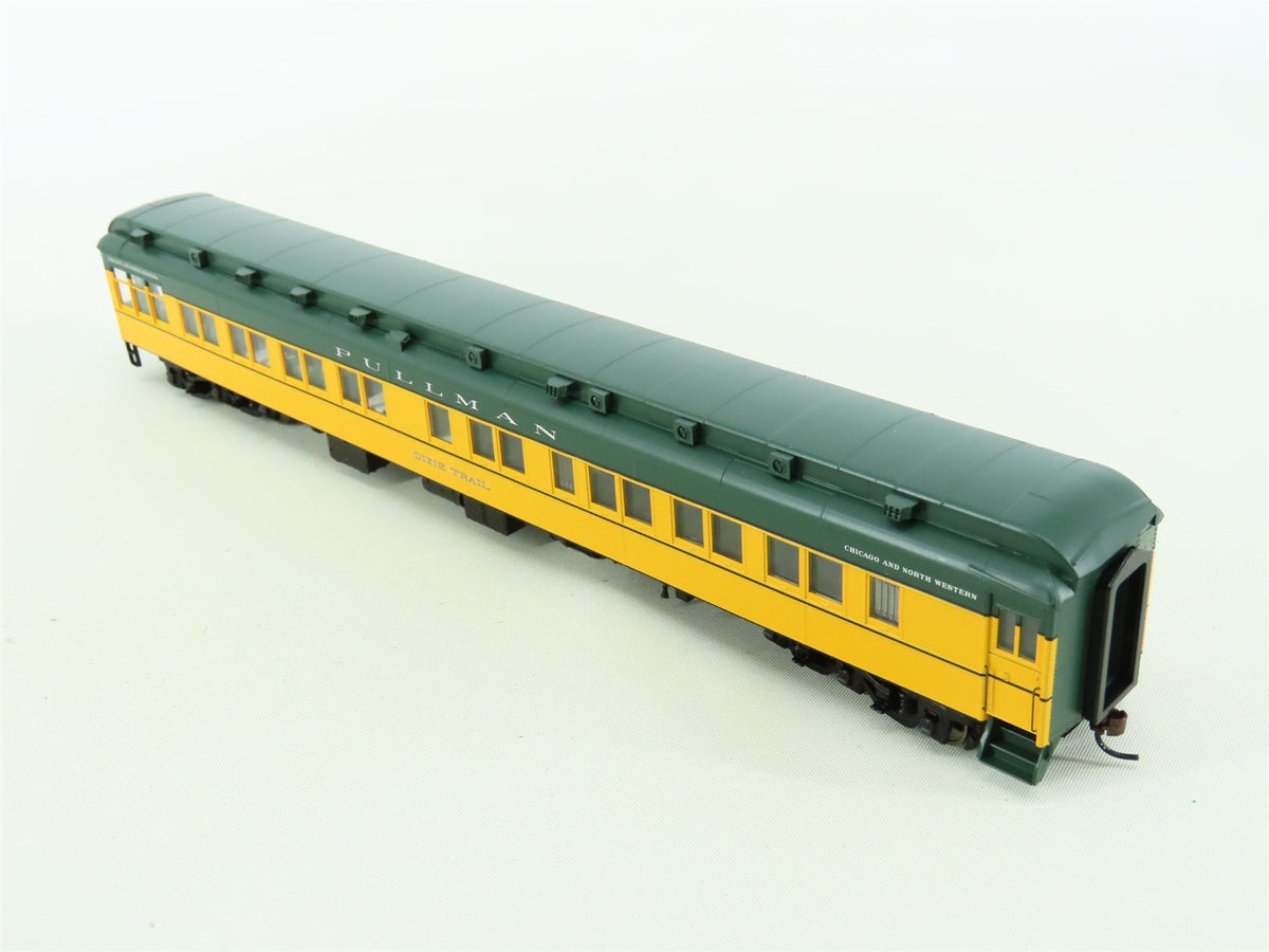 HO Walthers 932-10456 CNW Chicago &amp; North Western Solarium-Obs Passenger #3975C