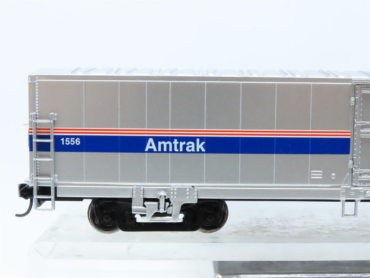 HO Walthers Proto 920-11153 AMTK Amtrak 60&#39; Thrall Material Handling Car #1556