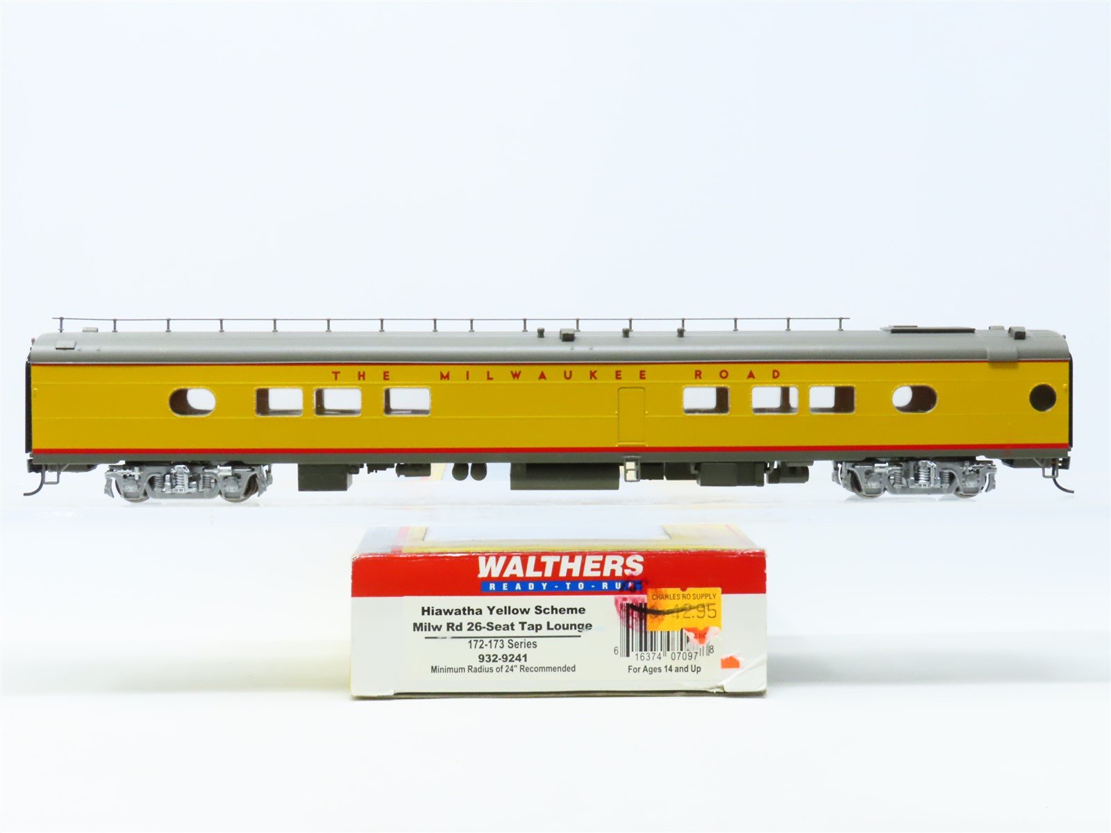 HO Walthers 932-9241 MILW The Milwaukee Road "Hiawatha" Tap Lounge Passenger