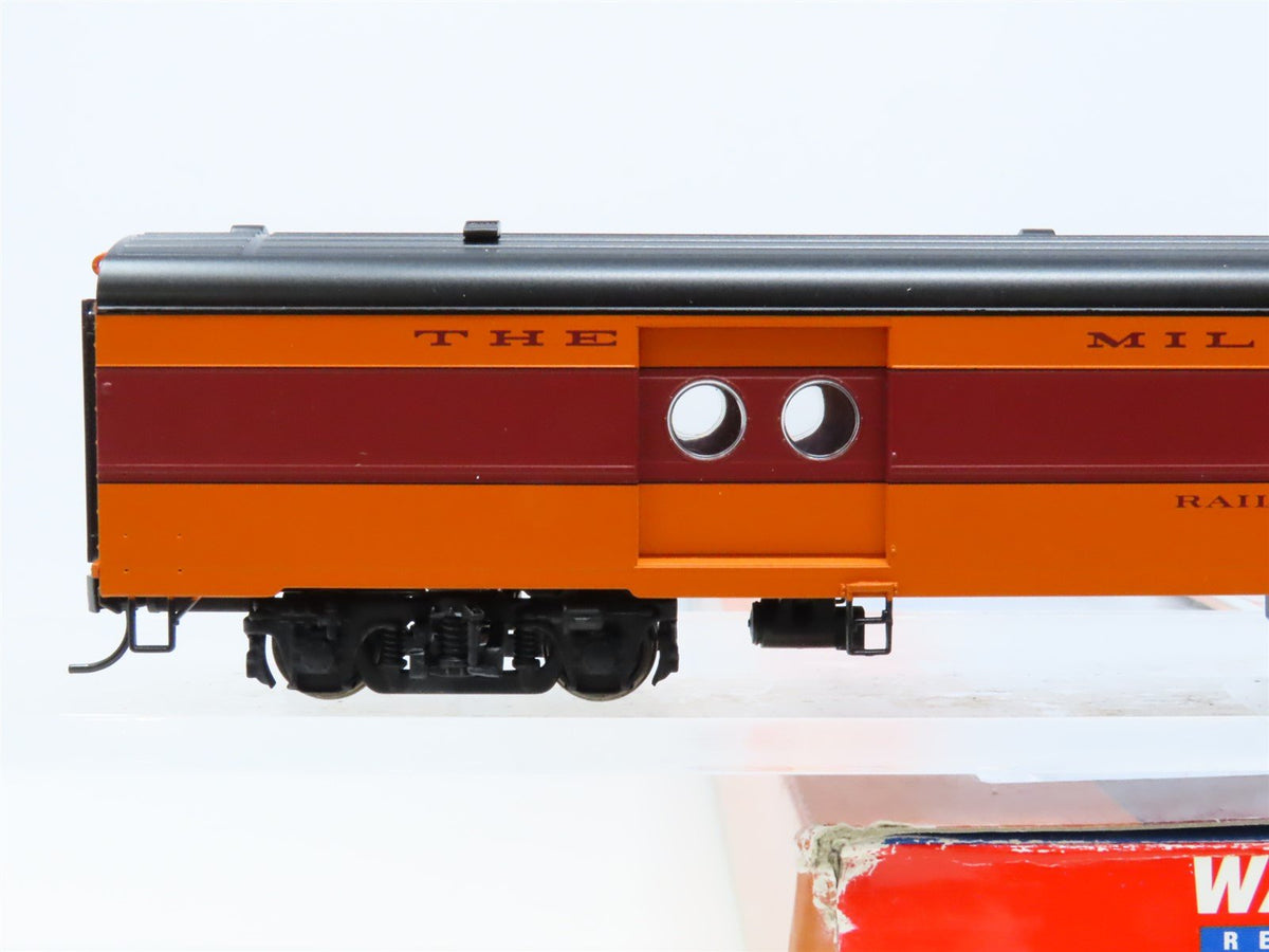 HO Scale Walthers 932-9202 MILW Milwaukee &quot;Hiawatha&quot; Baggage Express Passenger