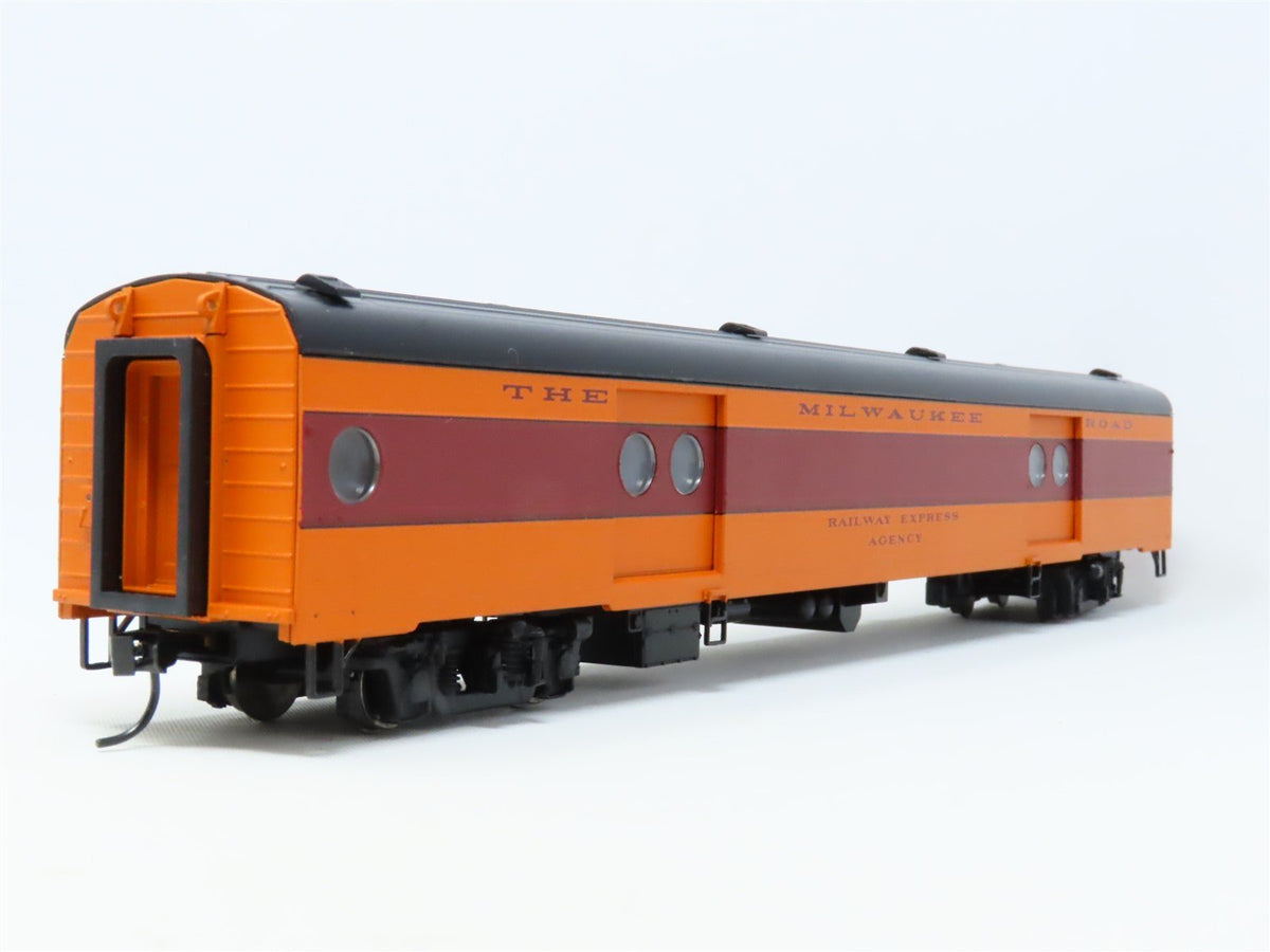 HO Scale Walthers 932-9202 MILW Milwaukee &quot;Hiawatha&quot; Baggage Express Passenger