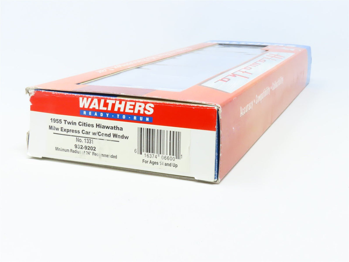 HO Scale Walthers 932-9202 MILW Milwaukee &quot;Hiawatha&quot; Baggage Express Passenger