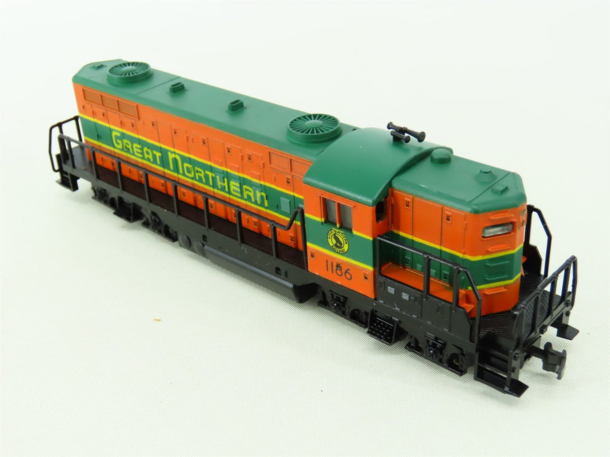 HO Scale AHM GN Great Northern EMD GP18 Diesel Kellog&#39;s/Eggo Freight Train Set