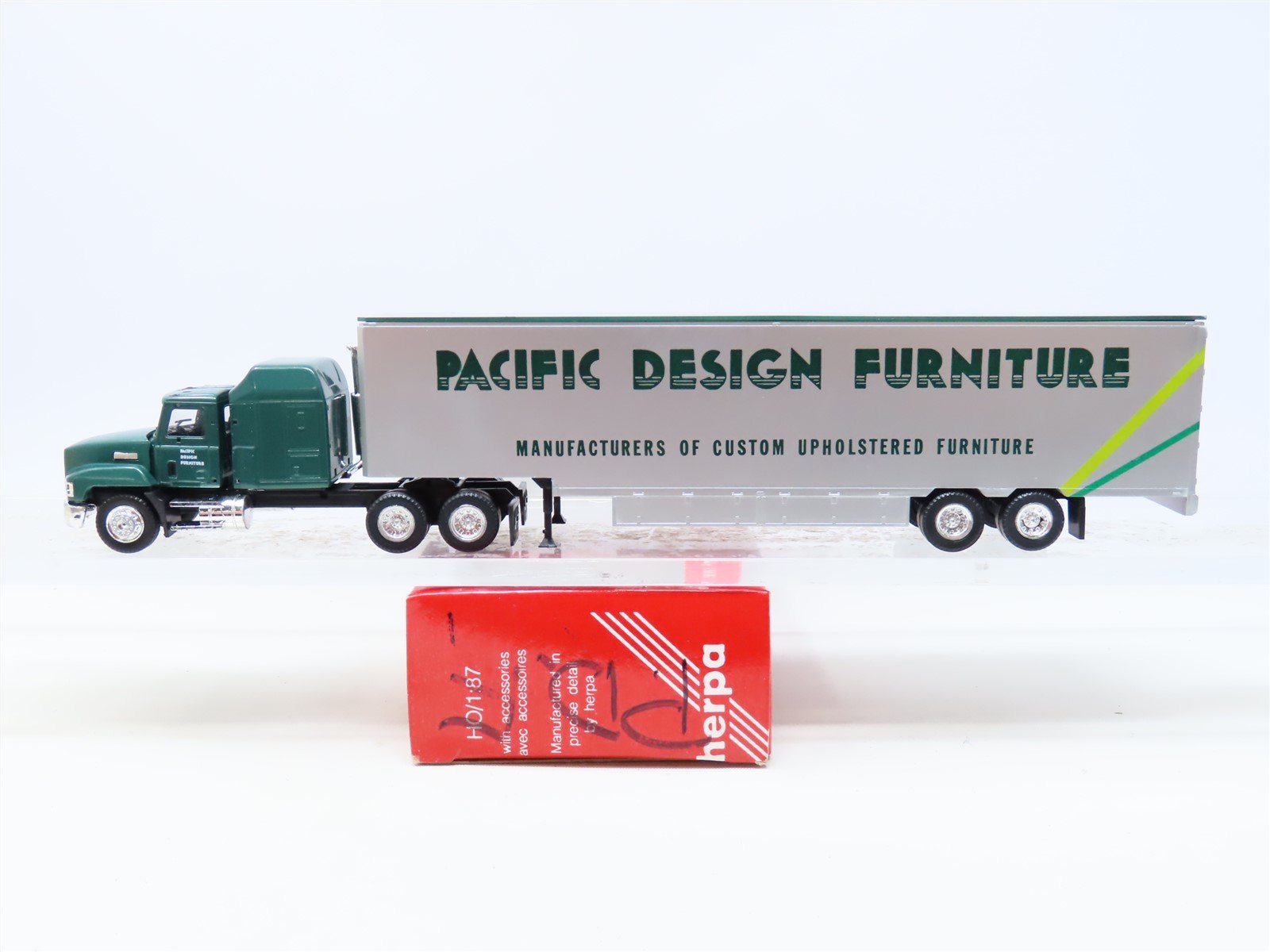 HO 1/87 Scale Herpa/Promotex Pacific Design Furniture Mack Semi Tractor Trailer