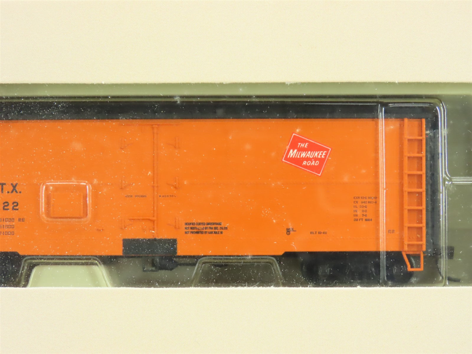 HO Scale Walthers 932-22575 URTX MILW Milwaukee Road 40' Meat Reefer Set 2-Pack