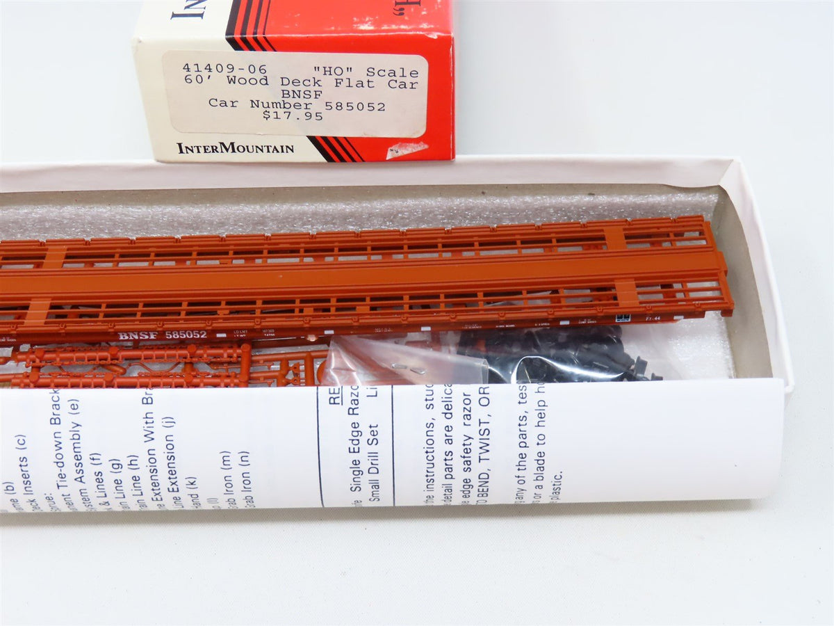 HO Scale InterMountain Kit 41409-06 BNSF Santa Fe 60&#39; Flat Car #585052