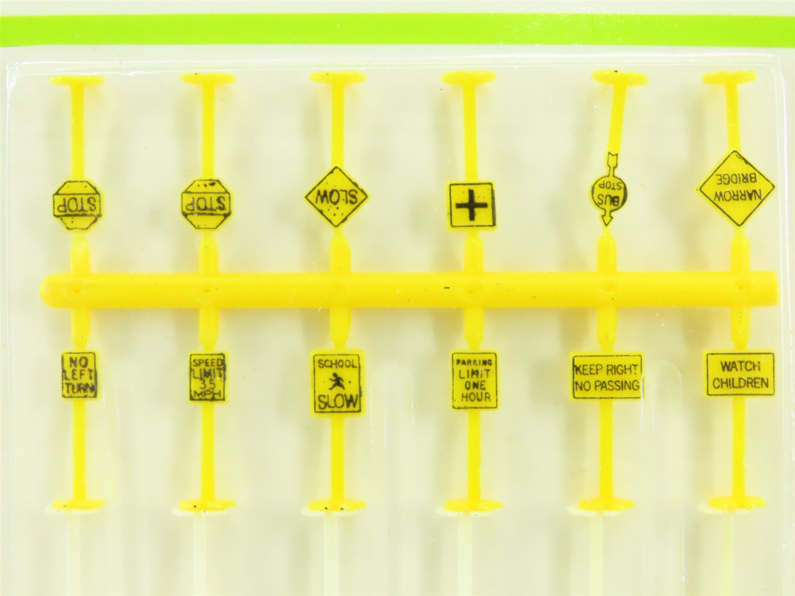 N 1/160 Scale Bachmann #7013 Railroad & Street Signs