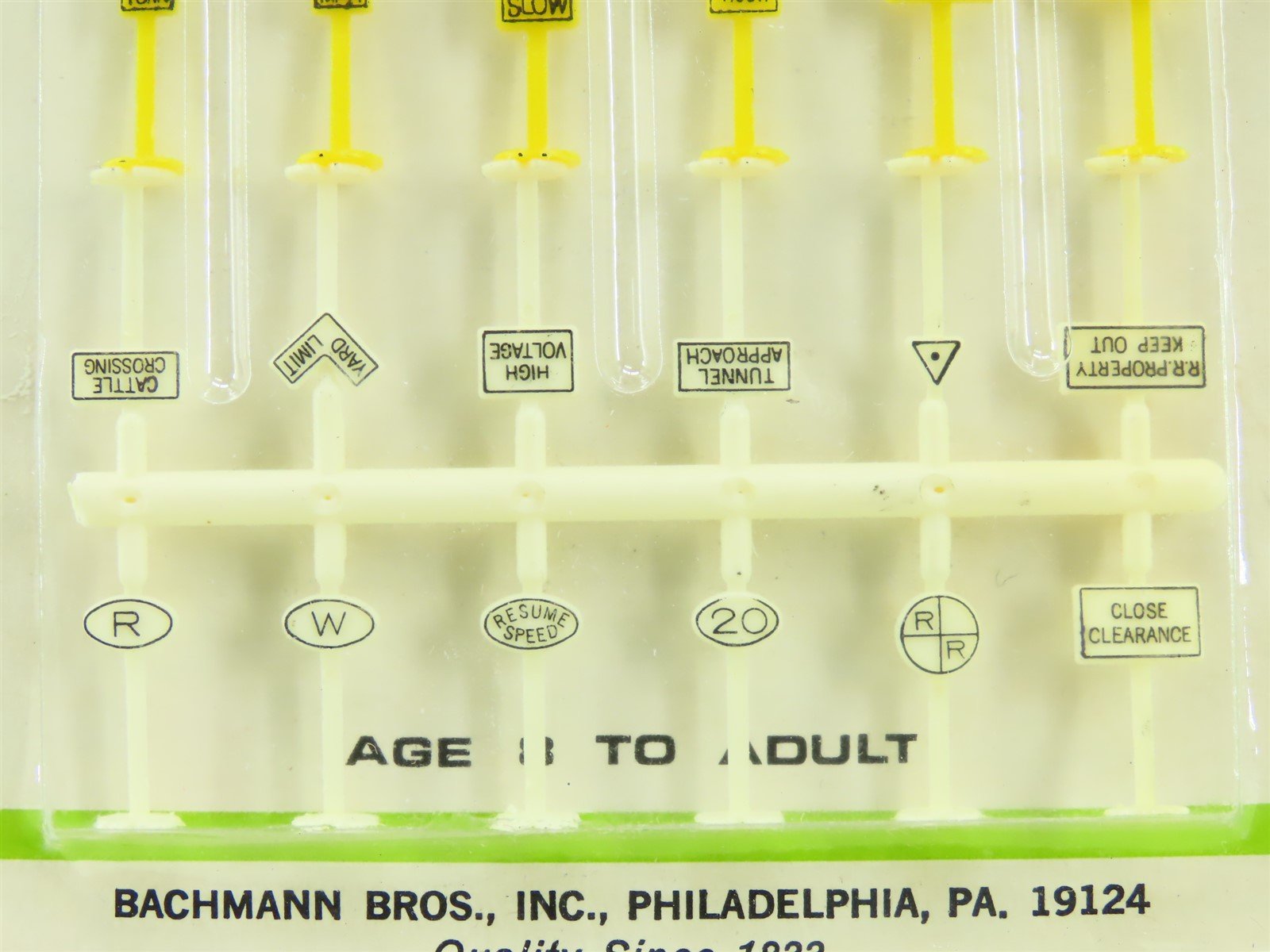 N 1/160 Scale Bachmann #7013 Railroad & Street Signs