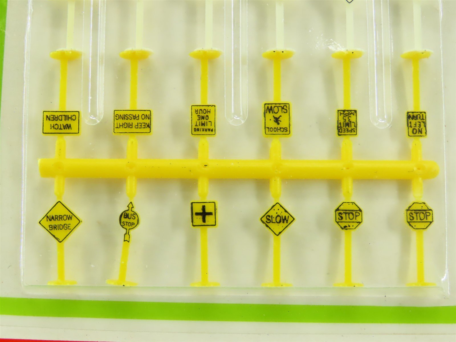 N 1/160 Scale Bachmann #7013 Railroad & Street Signs