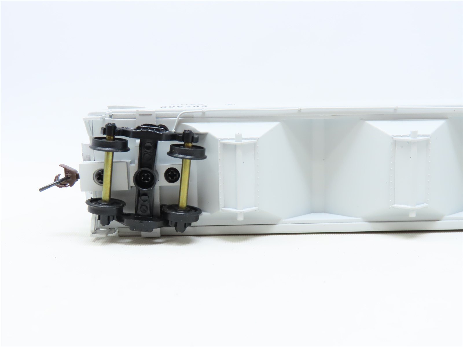 HO Scale Walthers 932-7154 CHVX Chevron National 4-Bay Covered Hopper #896289