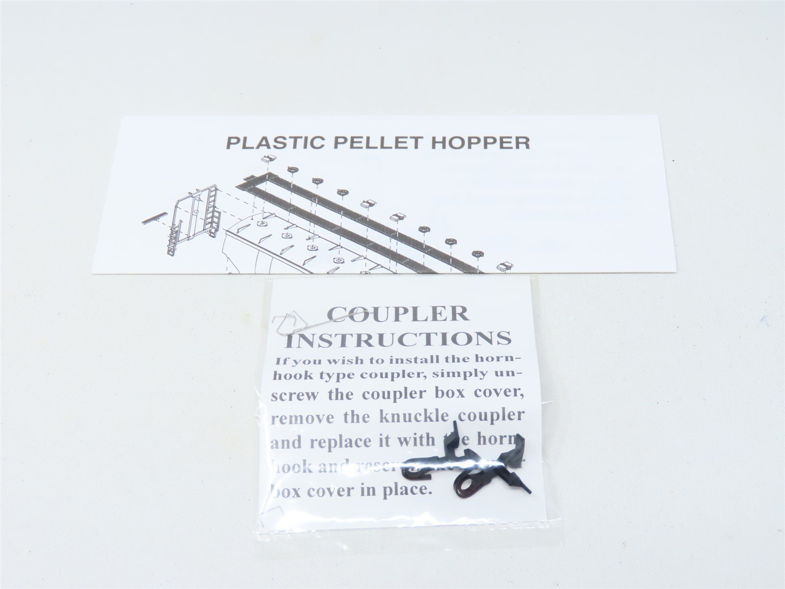 HO Scale Walthers 932-7154 CHVX Chevron National 4-Bay Covered Hopper #896289
