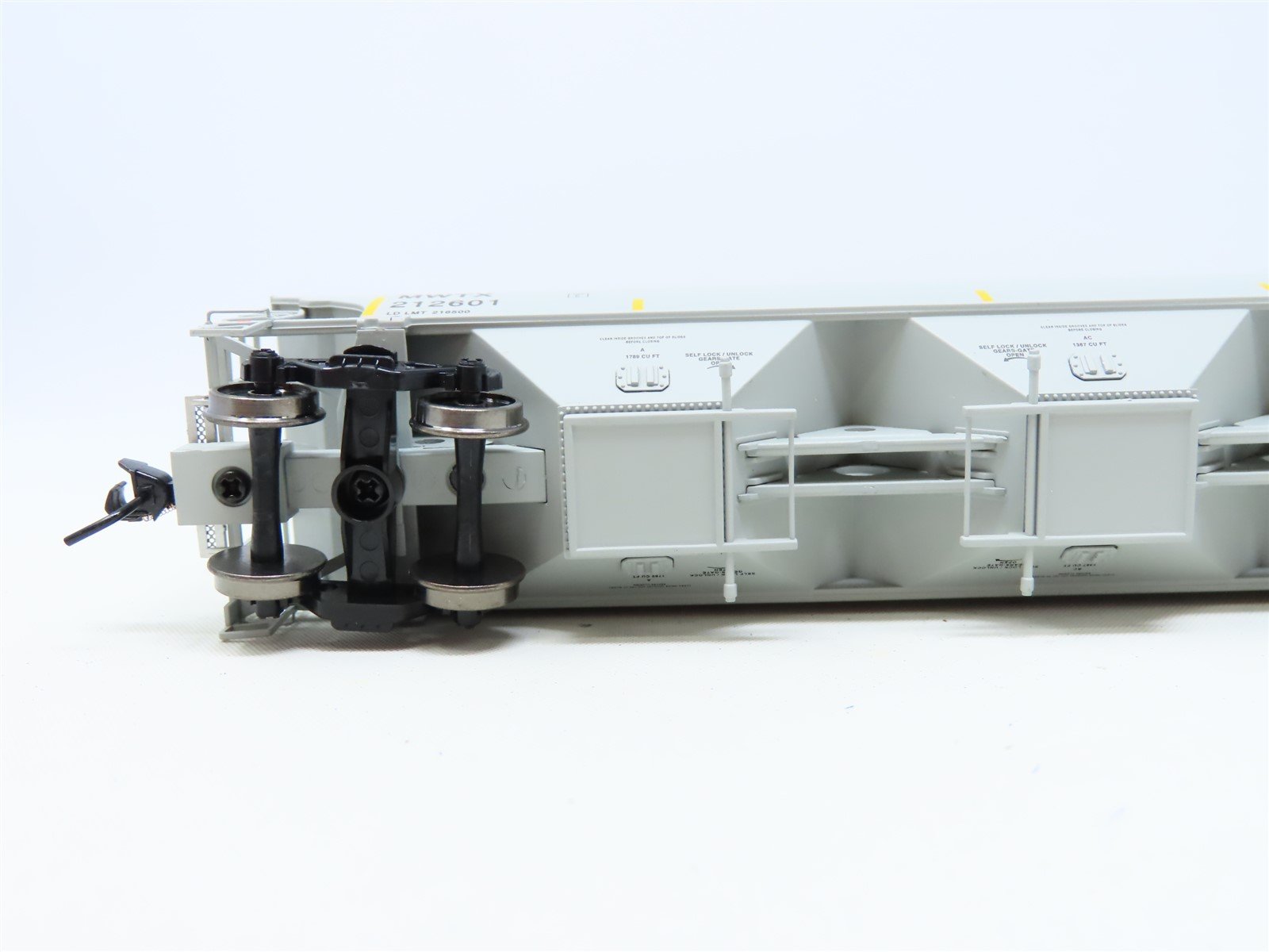 HO Scale Walthers Platinum Line 932-41110 MWTX Midwest DDG 4-Bay Hopper #212601