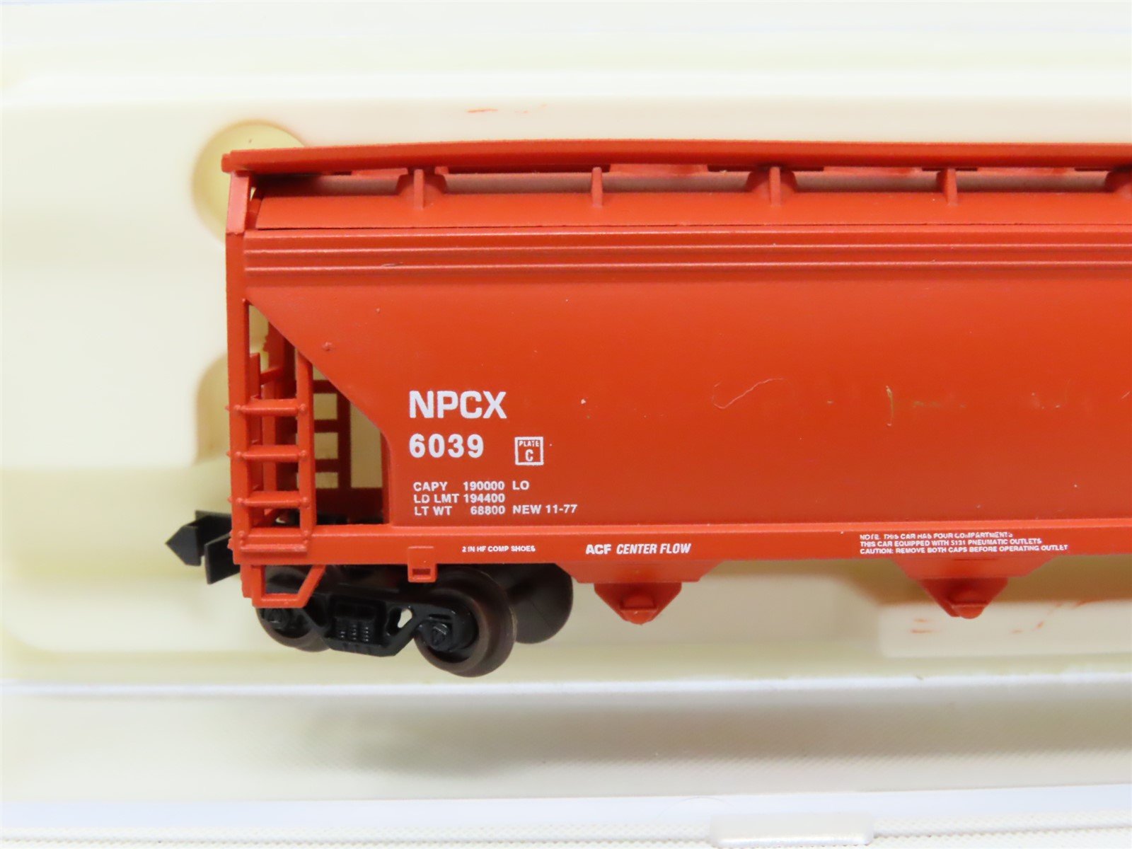 N Scale Atlas 3955 NPCX Norchem 4-Bay Centerflow Covered Hopper #6039