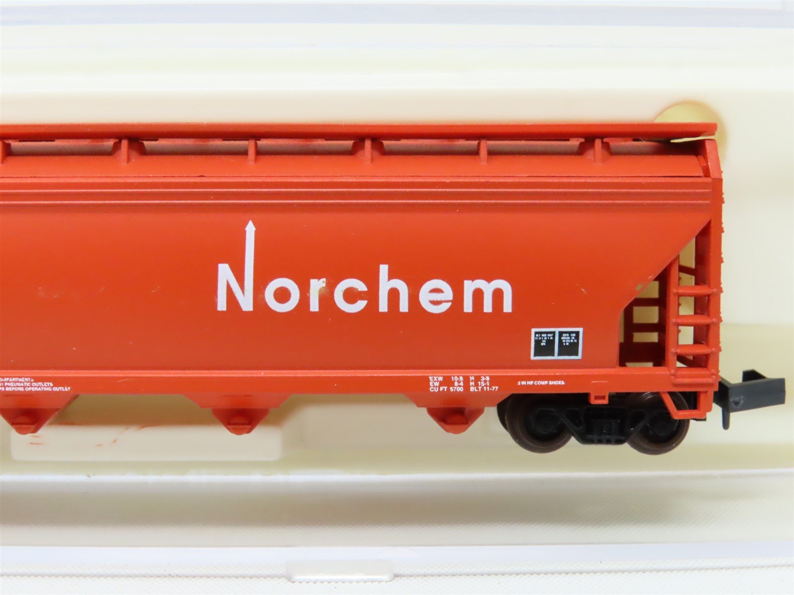 N Scale Atlas 3955 NPCX Norchem 4-Bay Centerflow Covered Hopper #6039