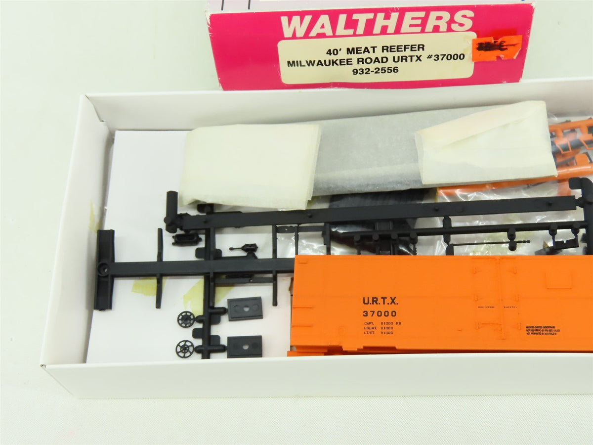 HO Scale Walthers Kit 932-2556 URTX Milwaukee Road 40&#39; Meat Reefer #37000