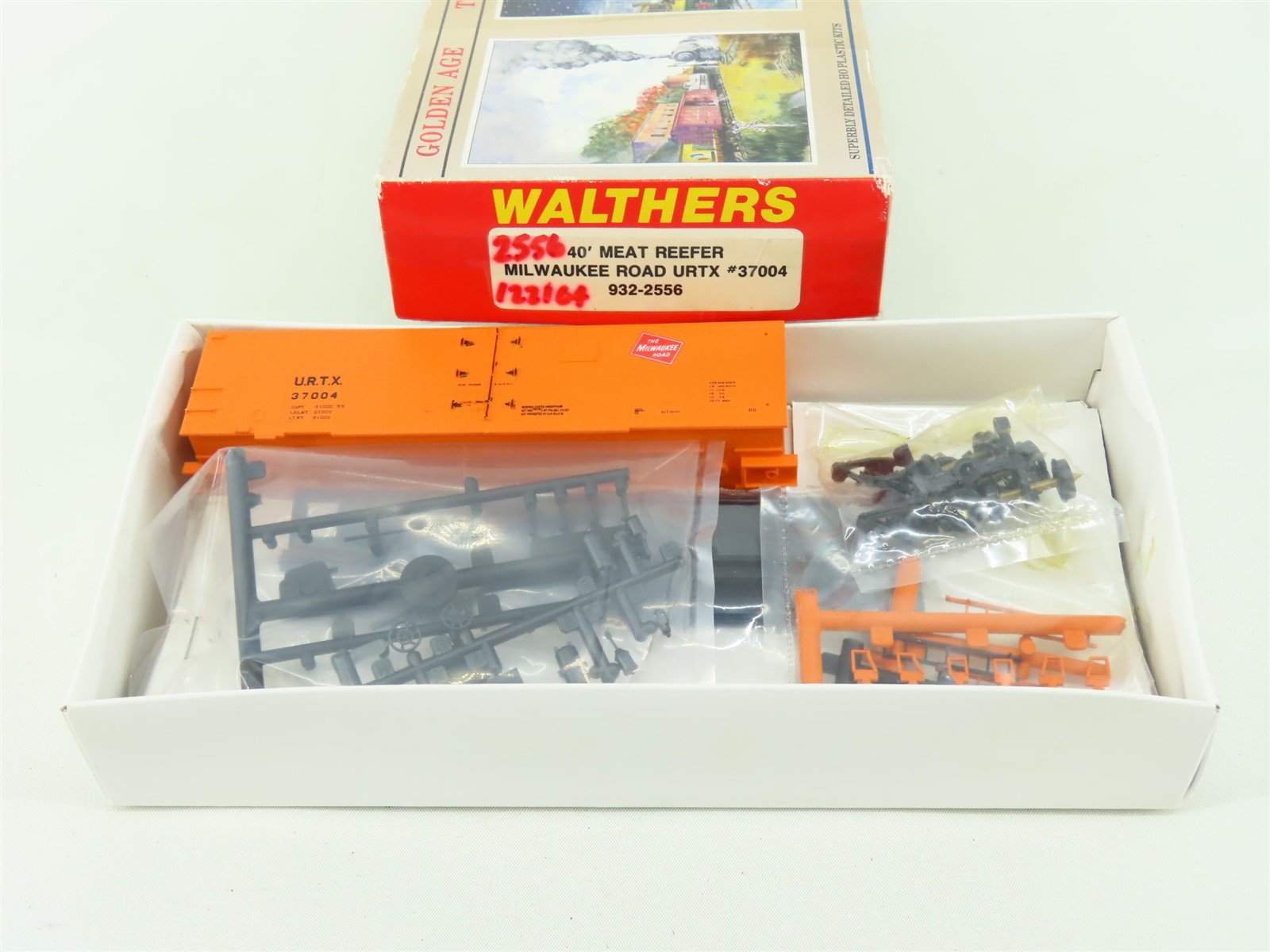 HO Scale Walthers Kit 932-2556 URTX Milwaukee Road 40' Meat Reefer #37004