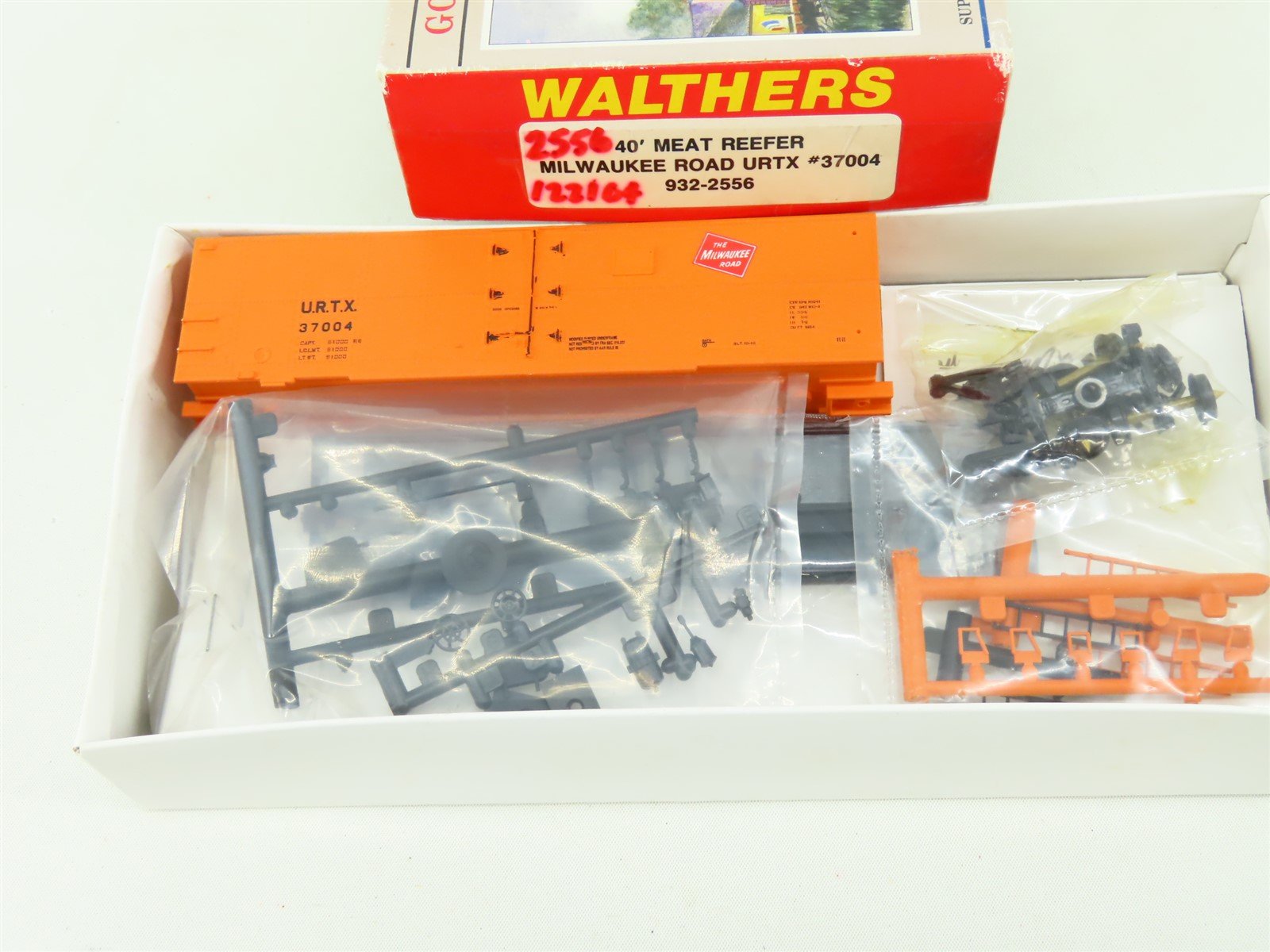 HO Scale Walthers Kit 932-2556 URTX Milwaukee Road 40' Meat Reefer #37004