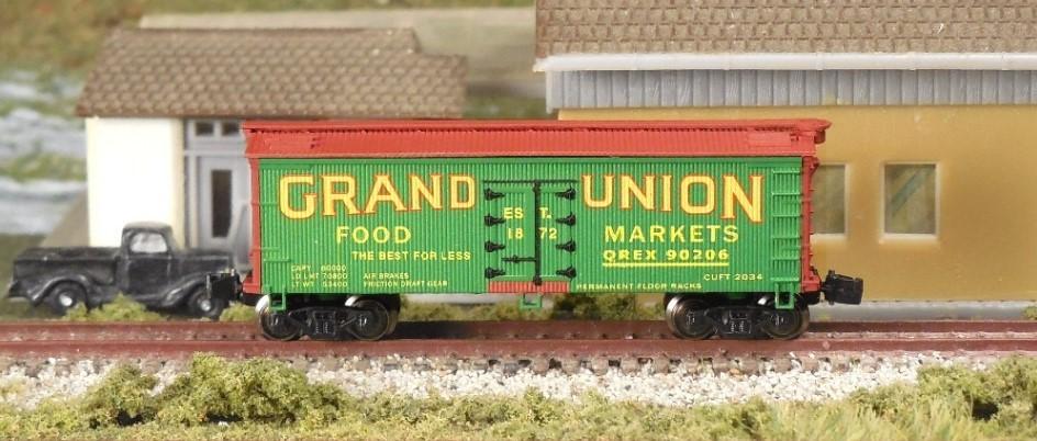 Z Scale FULL THROTTLE FTB9210-1 QREX Grand Union Food Markets 34&#39; Reefer Set #1