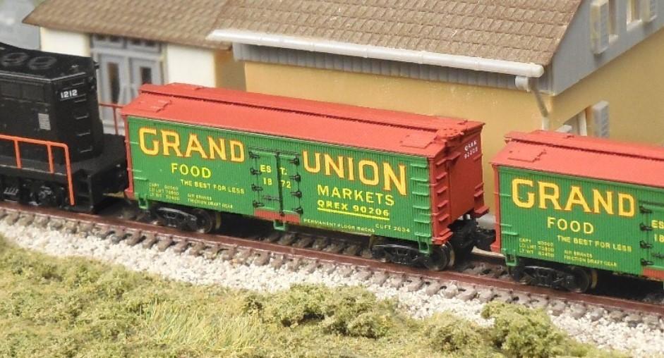 Z Scale FULL THROTTLE FTB9210-1 QREX Grand Union Food Markets 34&#39; Reefer Set #1