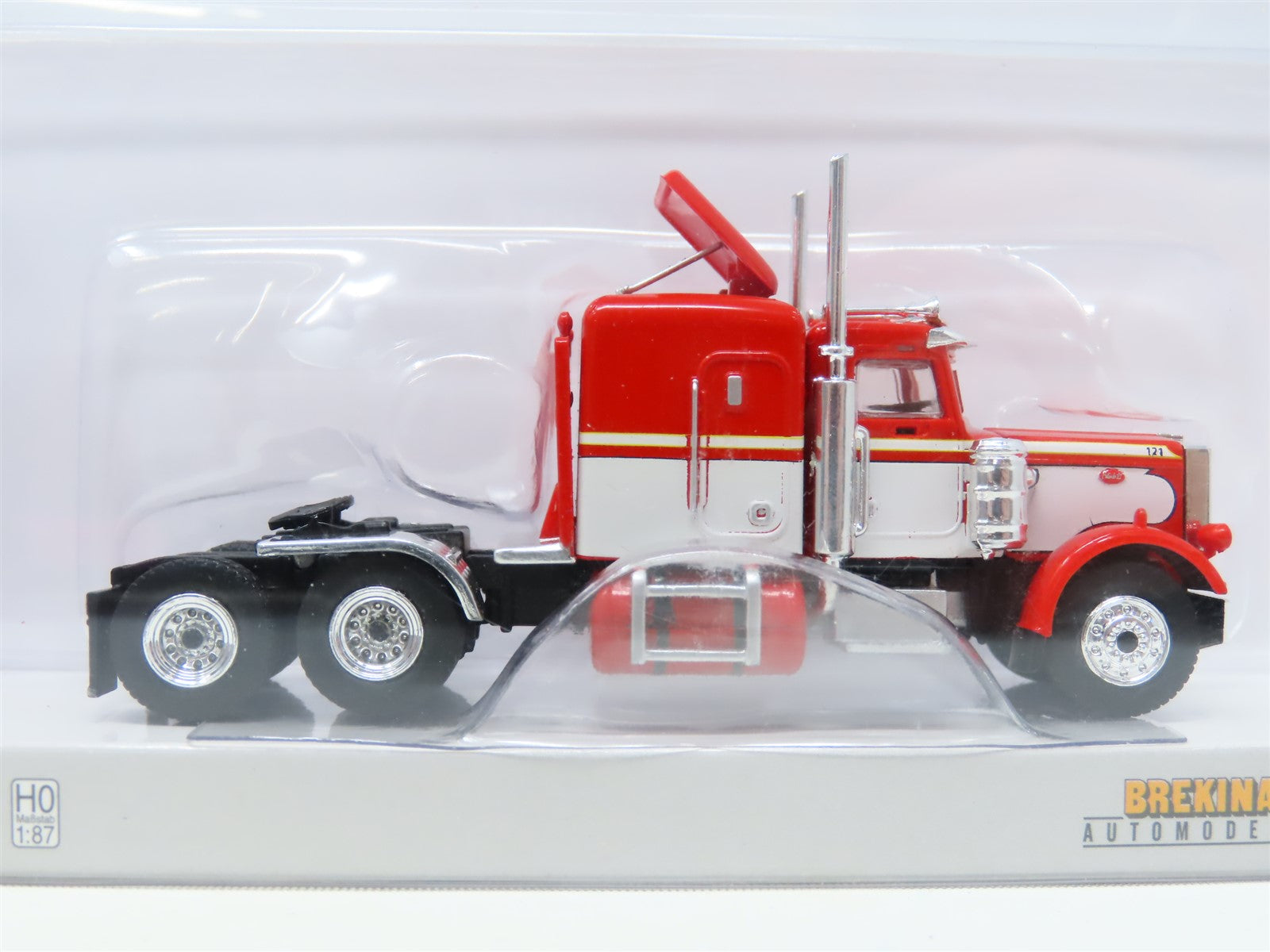 HO Scale Brekina 85700 Peterbilt 359 Truck Tractor Red/White - Cab Only