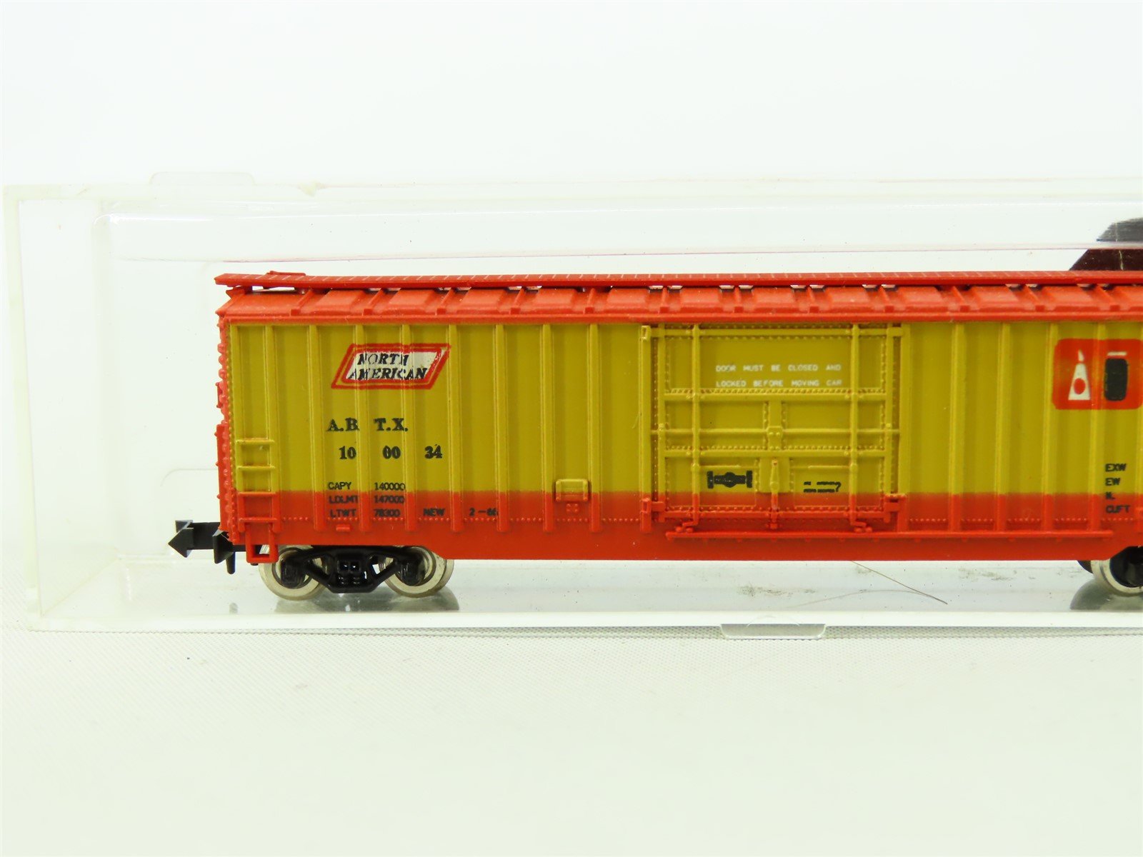 N Scale MRC 7024 ARTX Abbot Laboratories Plug Door Steel Box Car #100034