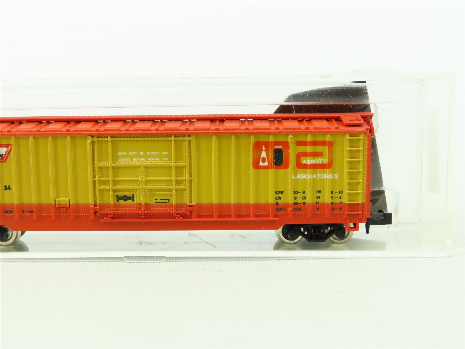 N Scale MRC 7024 ARTX Abbot Laboratories Plug Door Steel Box Car #100034