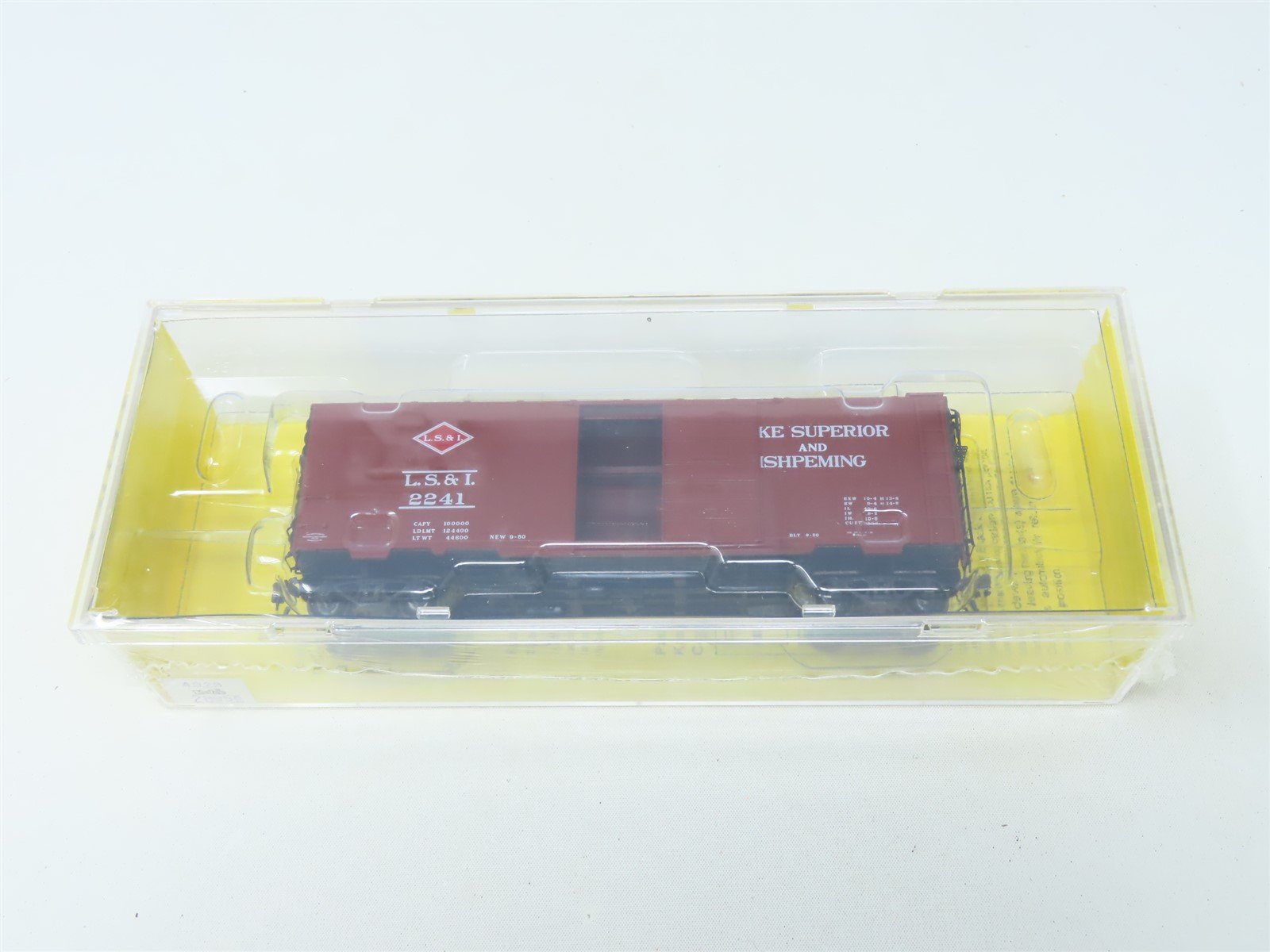 Kadee HO scale 4028 - 40' PS-1 Boxcar 6' Door Lake Superior & Ishpeming RD# 2241