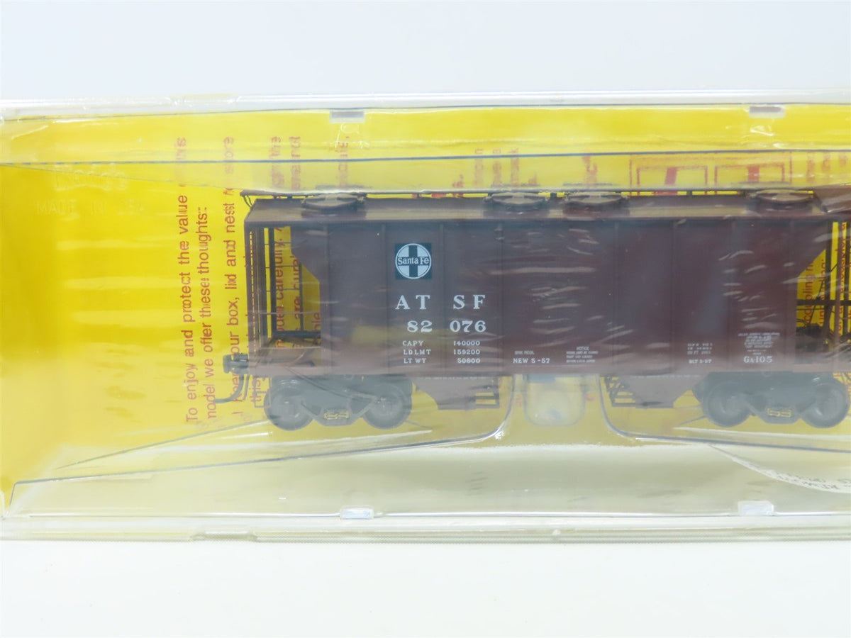 HO Scale Kadee #8210 ATSF Santa Fe 2-Bay Covered Hopper #82076 - Sealed