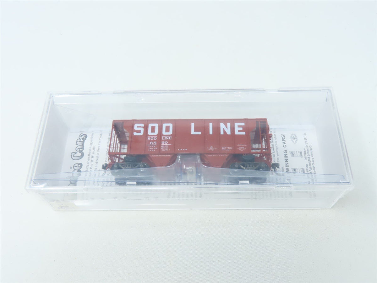 HO Scale Kadee #8016 SOO Line 2-Bay Covered Hopper #6890 - Sealed