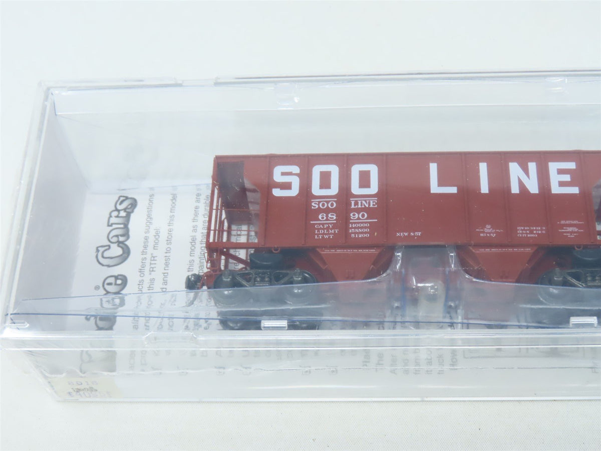 HO Scale Kadee #8016 SOO Line 2-Bay Covered Hopper #6890 - Sealed