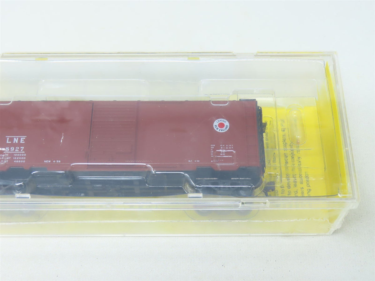 HO Kadee #4502 LNE Lehigh New England 40&#39; Single Door Box Car #8927 - Sealed