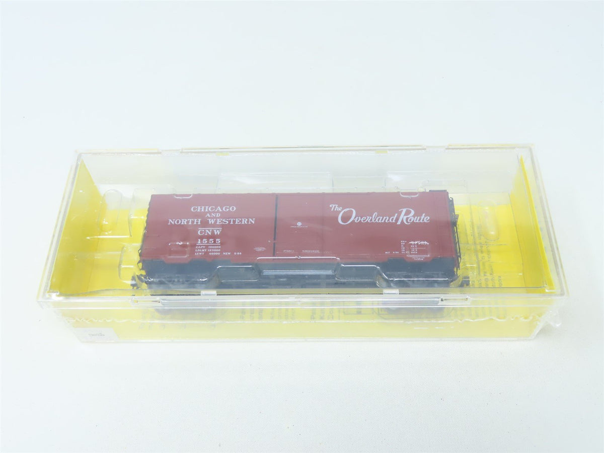 HO Kadee #4504 CNW The Overland Route 40&#39; Single Door Box Car #1555 - Sealed