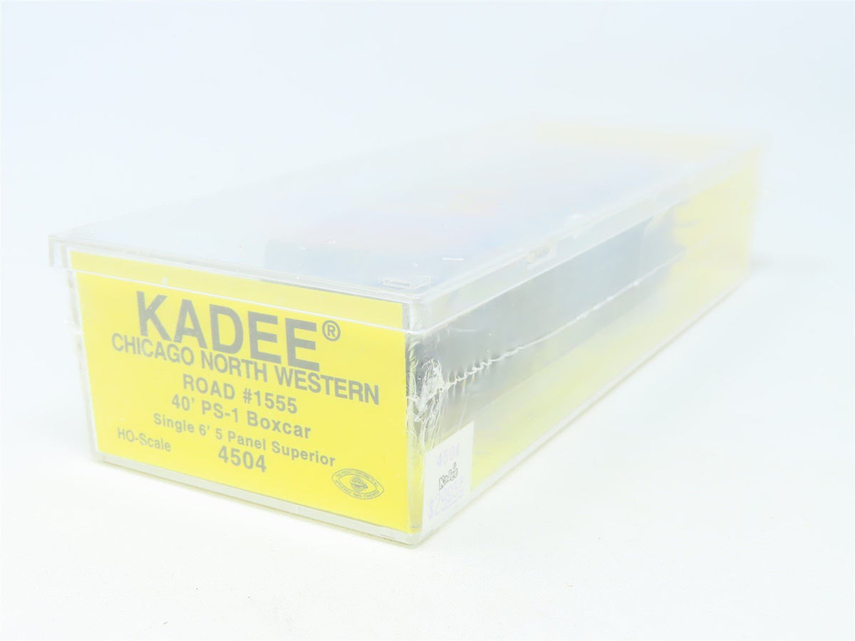 HO Kadee #4504 CNW The Overland Route 40&#39; Single Door Box Car #1555 - Sealed