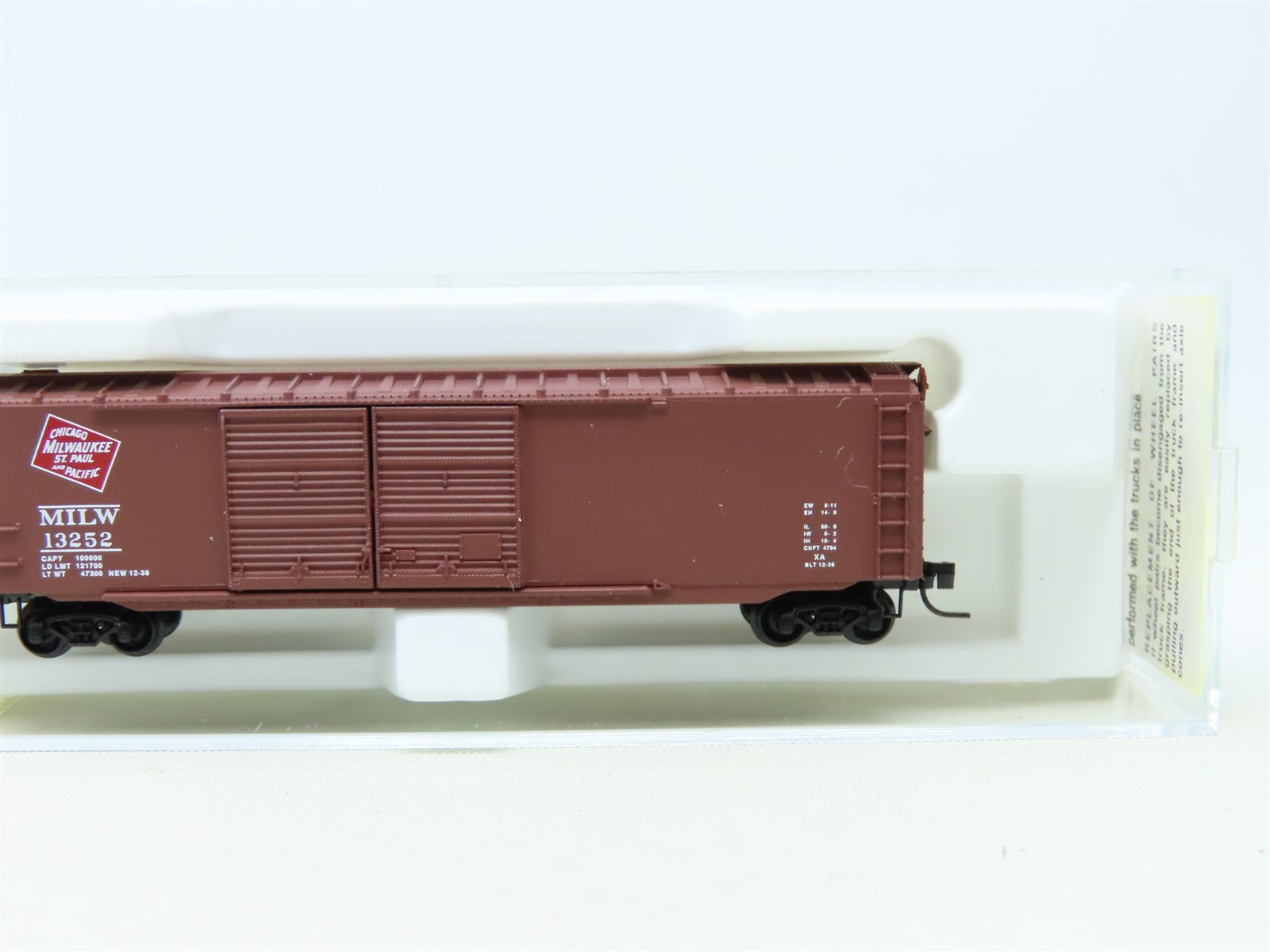 Z Scale Micro-Trains MTL Kadee 13713-2 MILW Milwaukee 50' Boxcar #13252