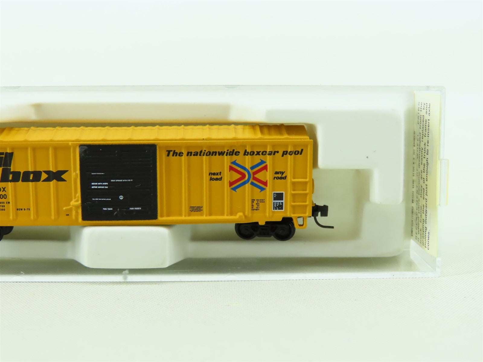 Z Scale Micro-Trains MTL Kadee 14201-2 RBOX Rail Box 50' Box Car #17700