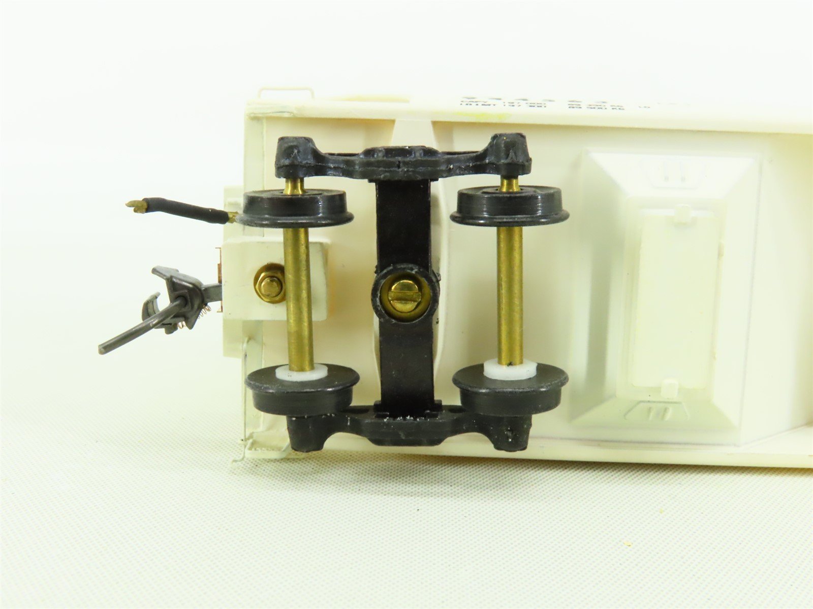 HO Scale GRPX General Chemical 3-Bay Centerflow Covered Hopper #944563