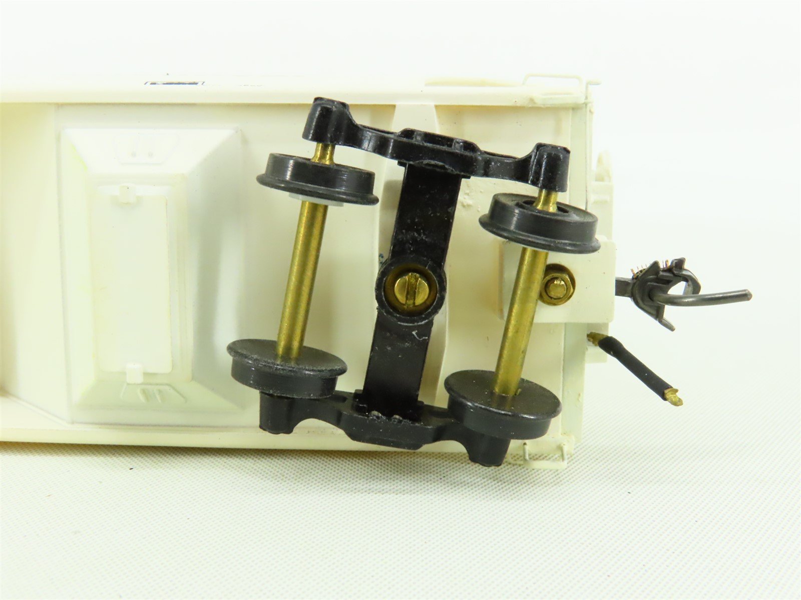 HO Scale GRPX General Chemical 3-Bay Centerflow Covered Hopper #944563