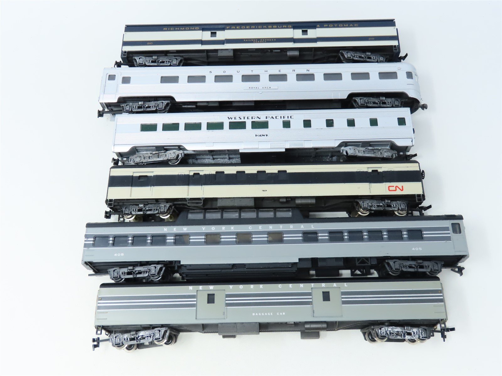 Ho scale passenger train set on sale