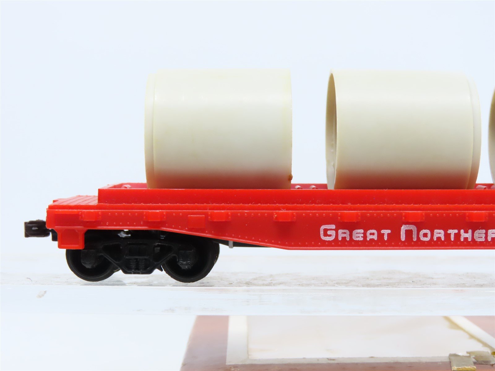 HO Scale TYCO #342D GN Great Northern Flat Car w. Pipe Load