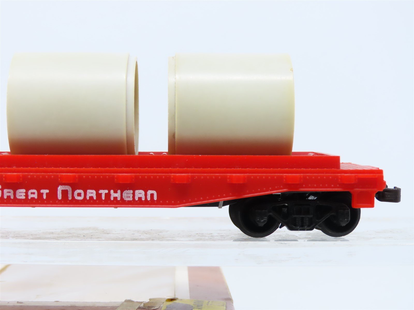 HO Scale TYCO #342D GN Great Northern Flat Car w. Pipe Load