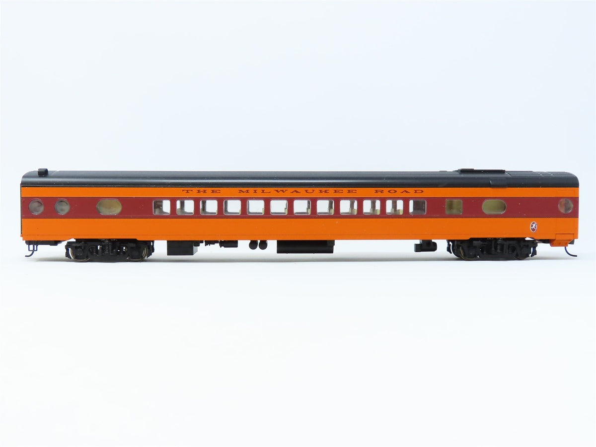 HO Walthers #932-9200 MILW Milwaukee Road &quot;Hiawatha&quot; 52-Seat Coach Passenger