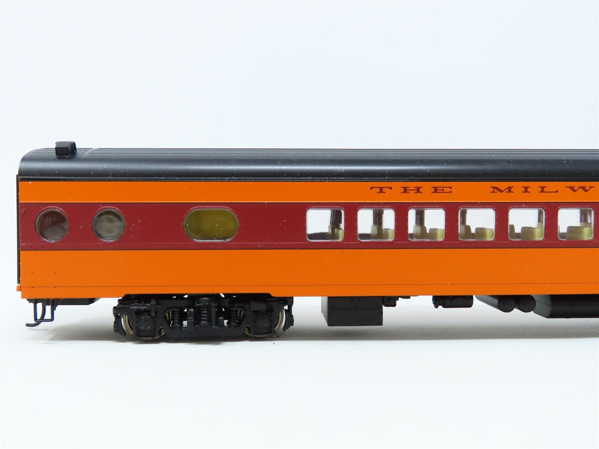 HO Walthers #932-9200 MILW Milwaukee Road &quot;Hiawatha&quot; 52-Seat Coach Passenger