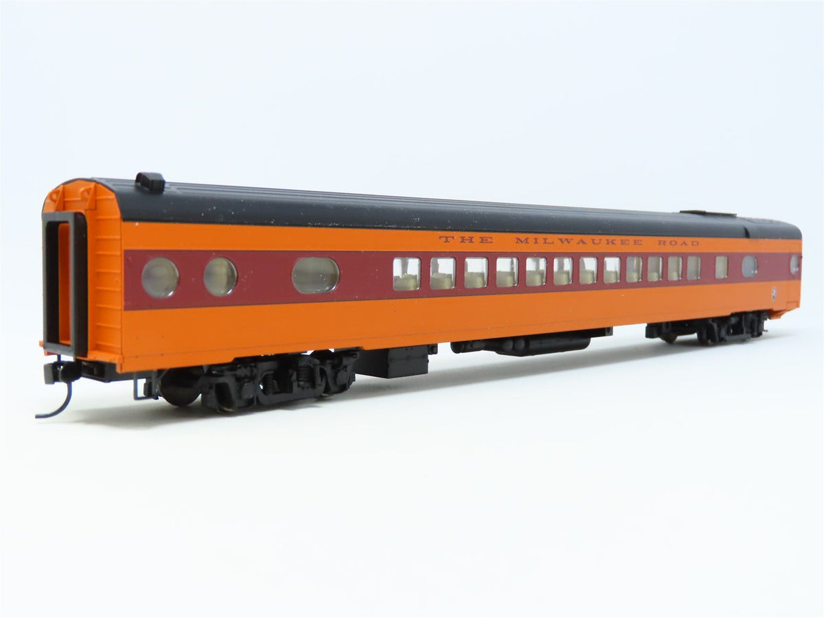 HO Walthers #932-9200 MILW Milwaukee Road &quot;Hiawatha&quot; 52-Seat Coach Passenger