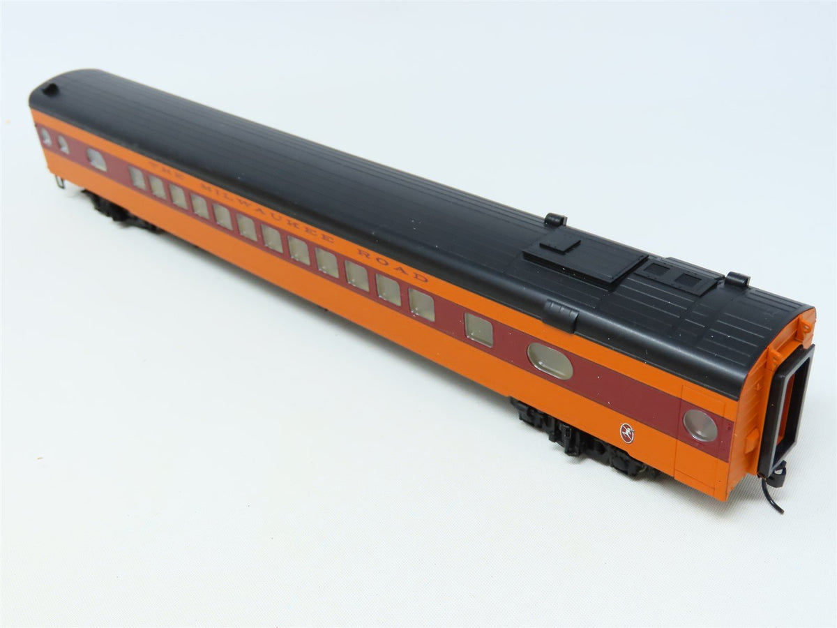 HO Walthers #932-9200 MILW Milwaukee Road &quot;Hiawatha&quot; 52-Seat Coach Passenger