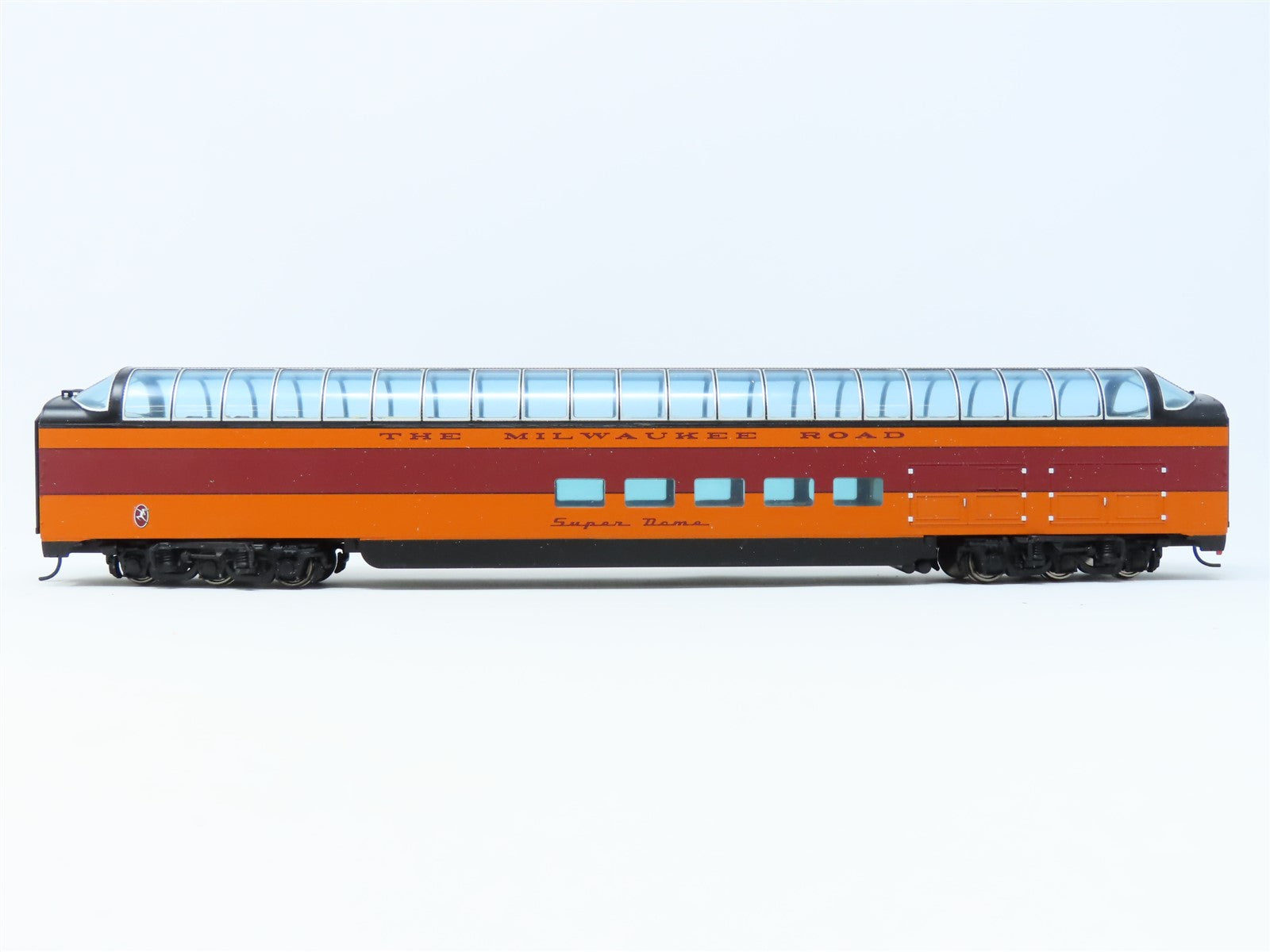 HO Scale Walthers #932-9207 MILW "Hiawatha" Pullman Super Dome Passenger #50-59
