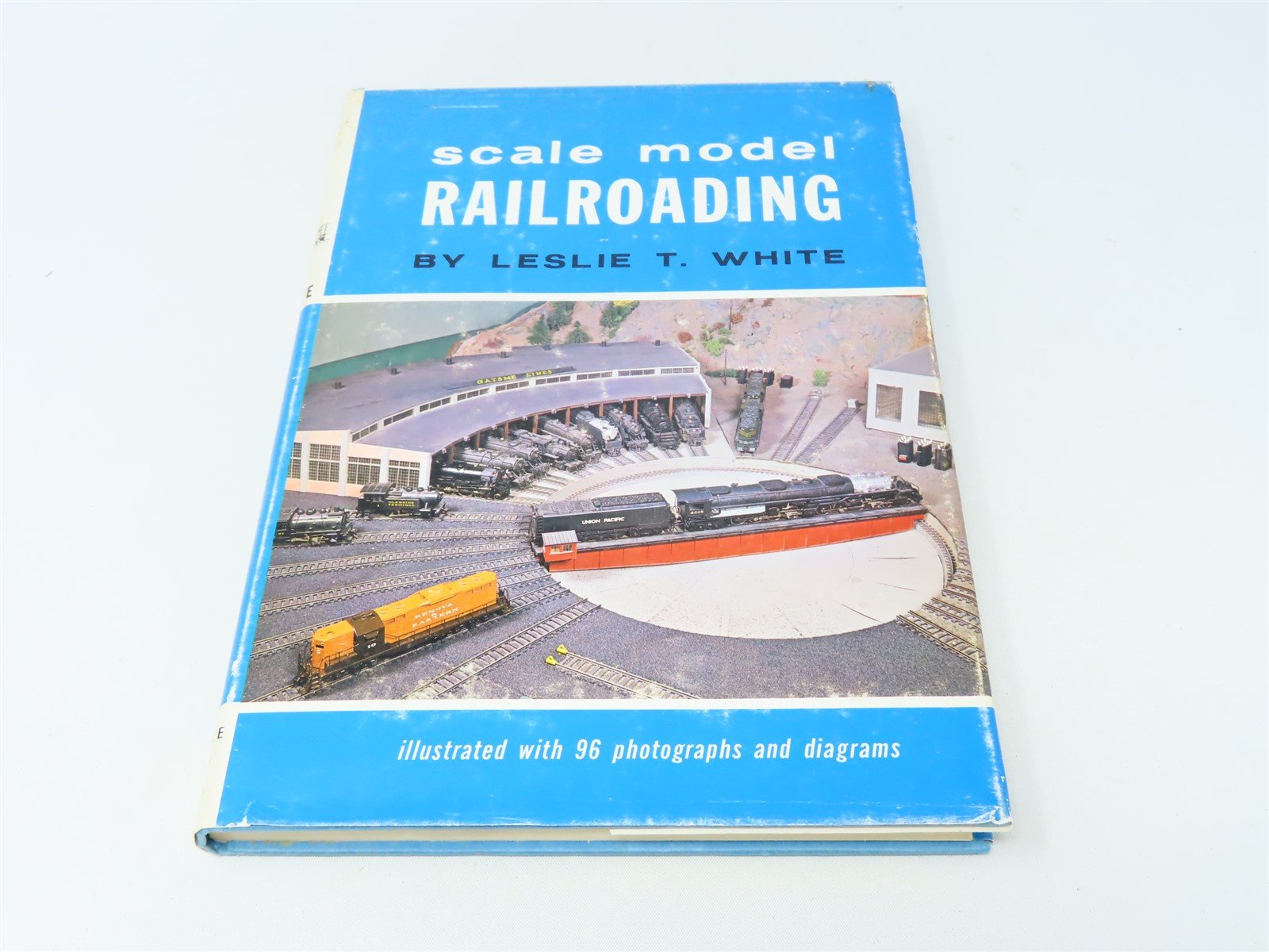 Scale Model Railroading by Leslie T White ©1964 HC Book