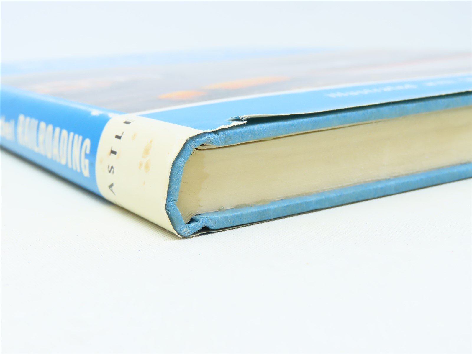 Scale Model Railroading by Leslie T White ©1964 HC Book