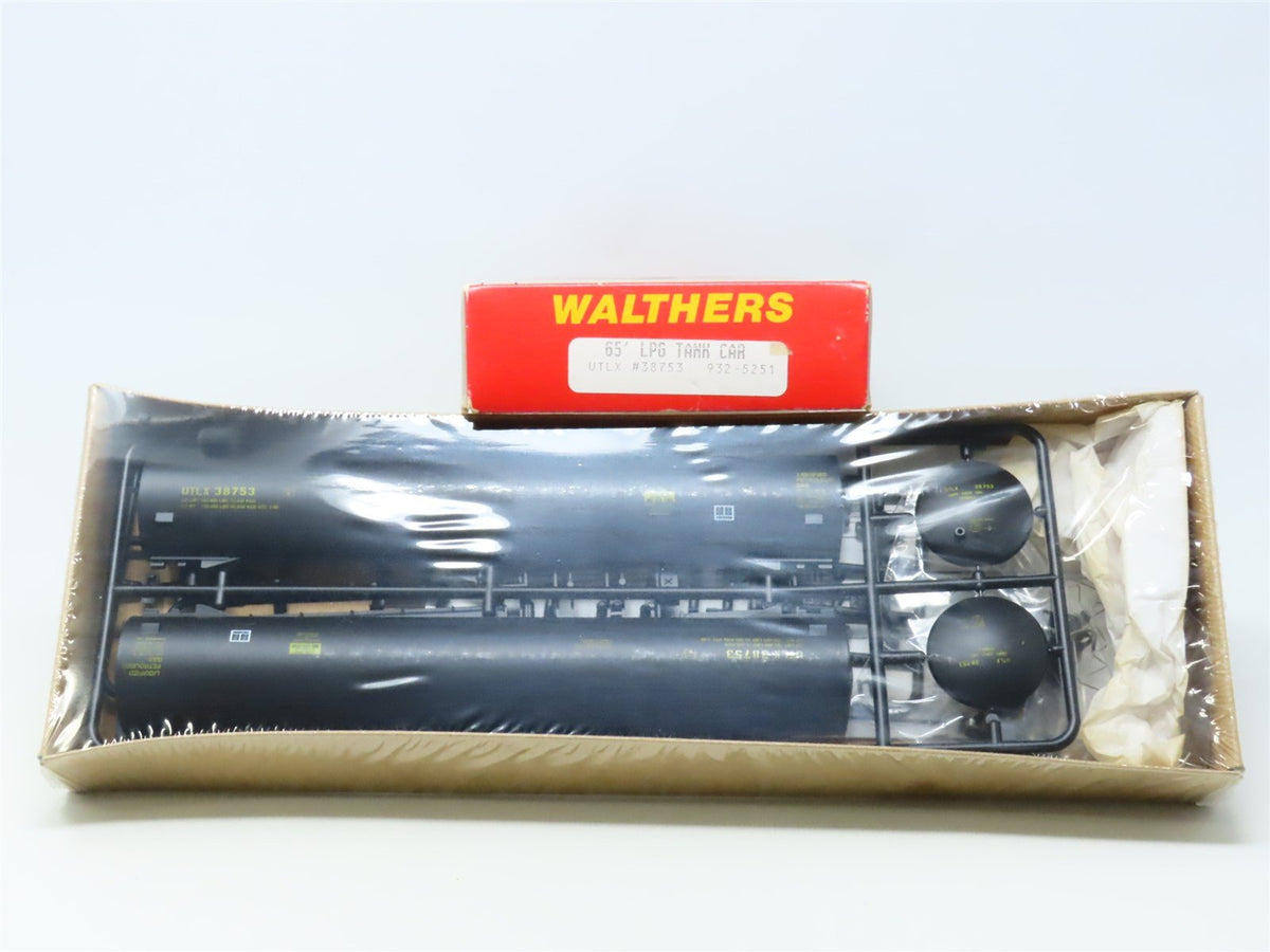 HO Scale Walthers Kit 932-5251 UTLX Liquified Petroleum Gas 65&#39; Tank Car #38753