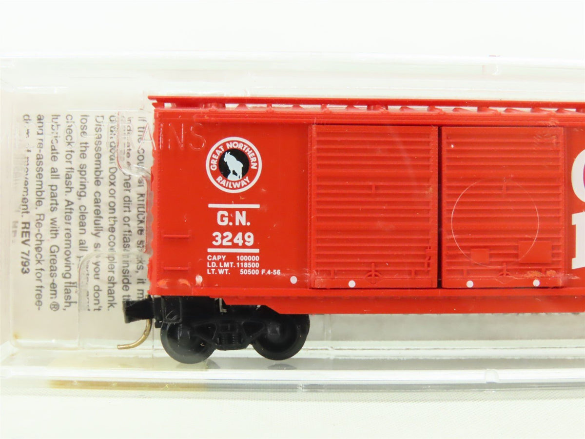 N Scale Micro-Trains MTL 23200 GN Great Northern 40&#39; Double Door Box Car #3249