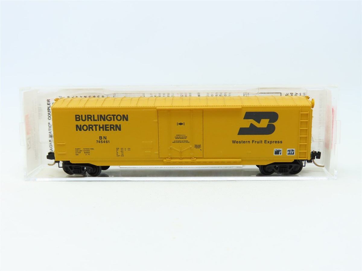 N Scale Micro-Trains MTL 38160 BN Burlington Northern 40&#39; Reefer #745461